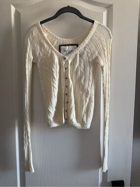Abercrombie & Fitch Ivory Cable-Knit Buttoned Cardigan